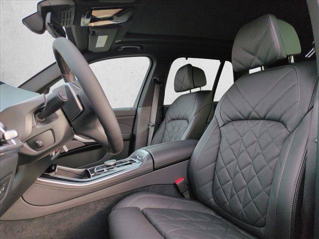 Used 2026 BMW X5 xDrive50e w/ M Sport Package AWD/4WD image 4