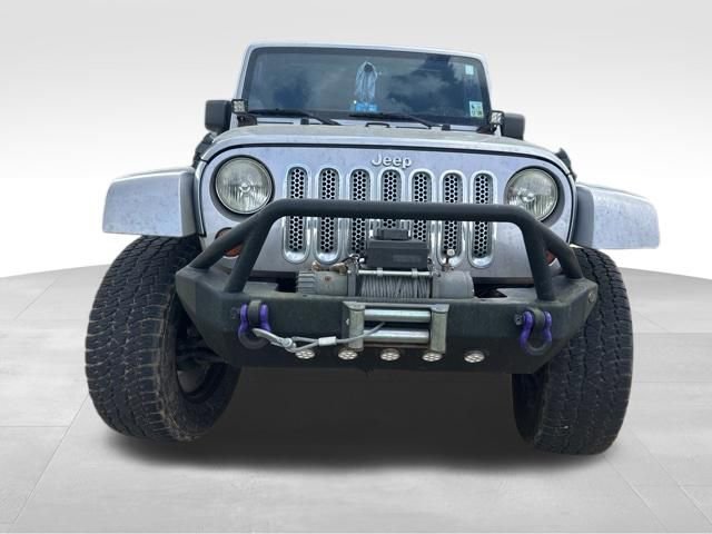 Used 2013 Jeep Wrangler Unlimited Sahara image 3