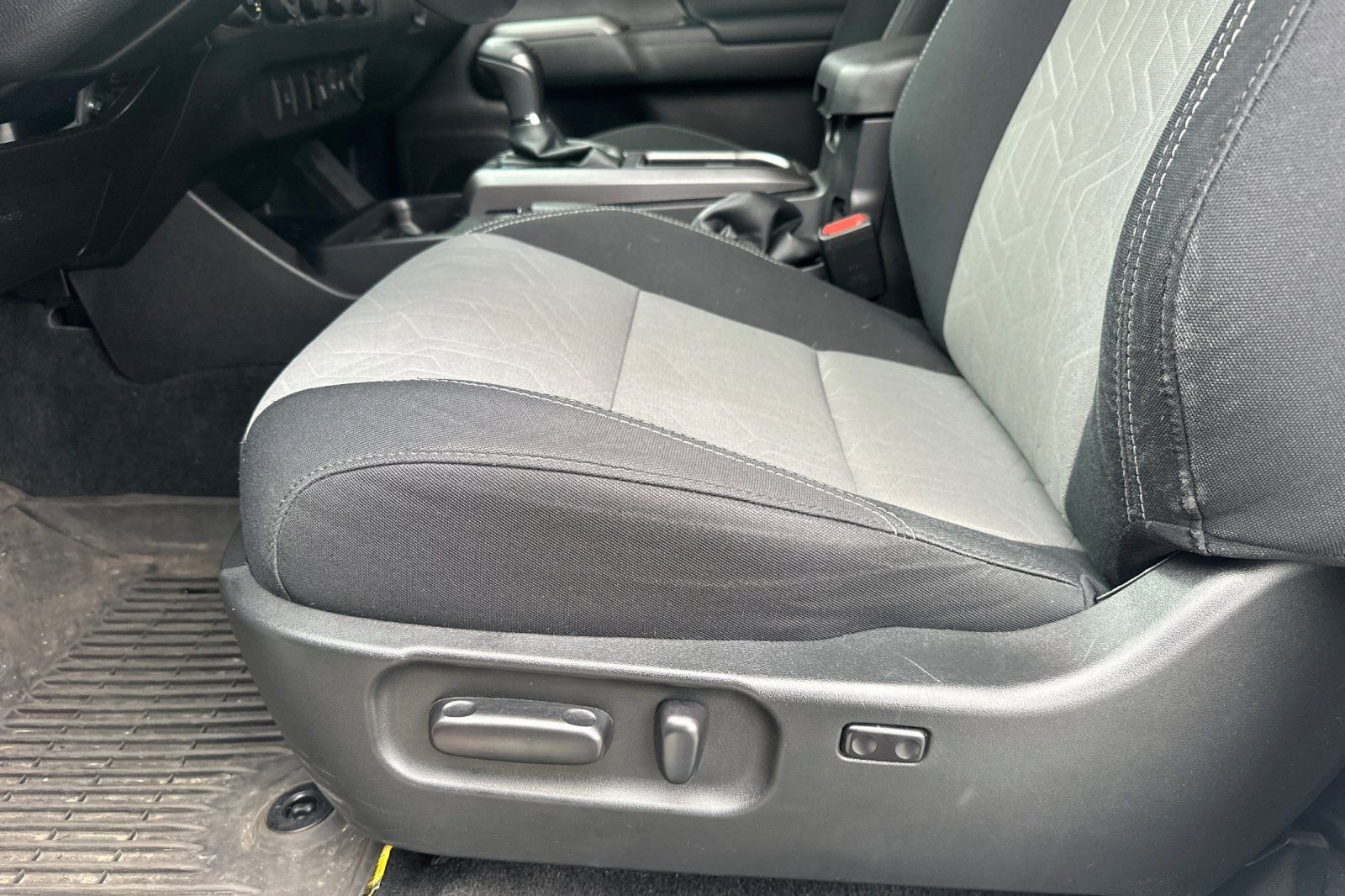 Used 2023 Toyota Tacoma TRD Off-Road image 13