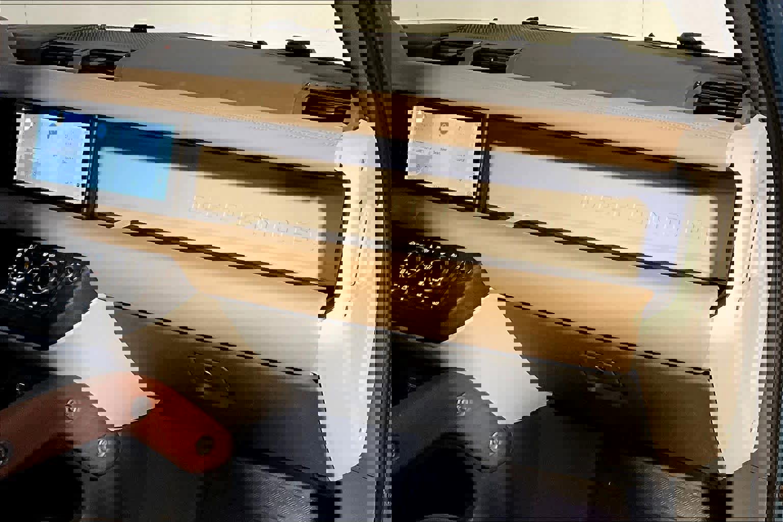 Used 2020 Land Rover Defender 110 HSE image 19