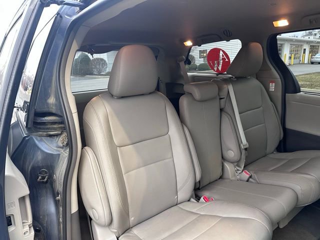 Used 2017 Toyota Sienna XLE Premium image 9