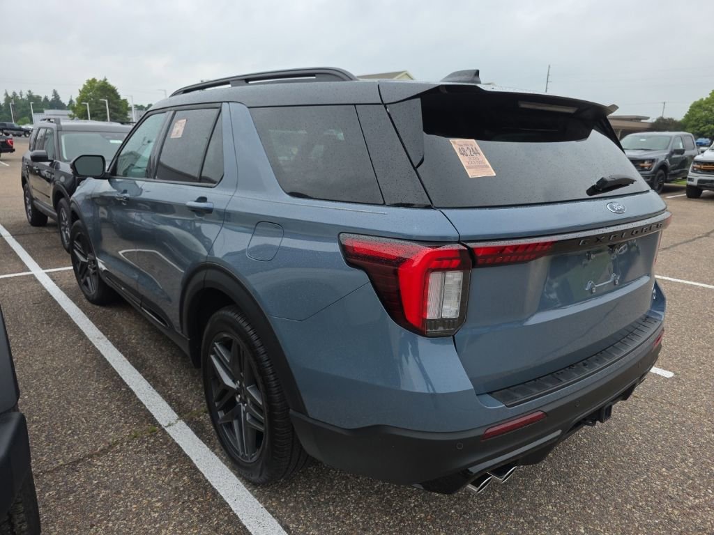 Used 2025 Ford Explorer ST AWD/4WD image 6