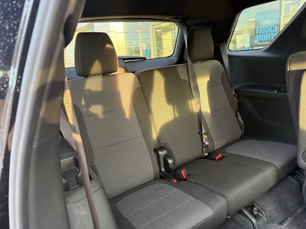 Used 2023 Chevrolet Traverse LT w/ Rear Camera Mirror Package image 26