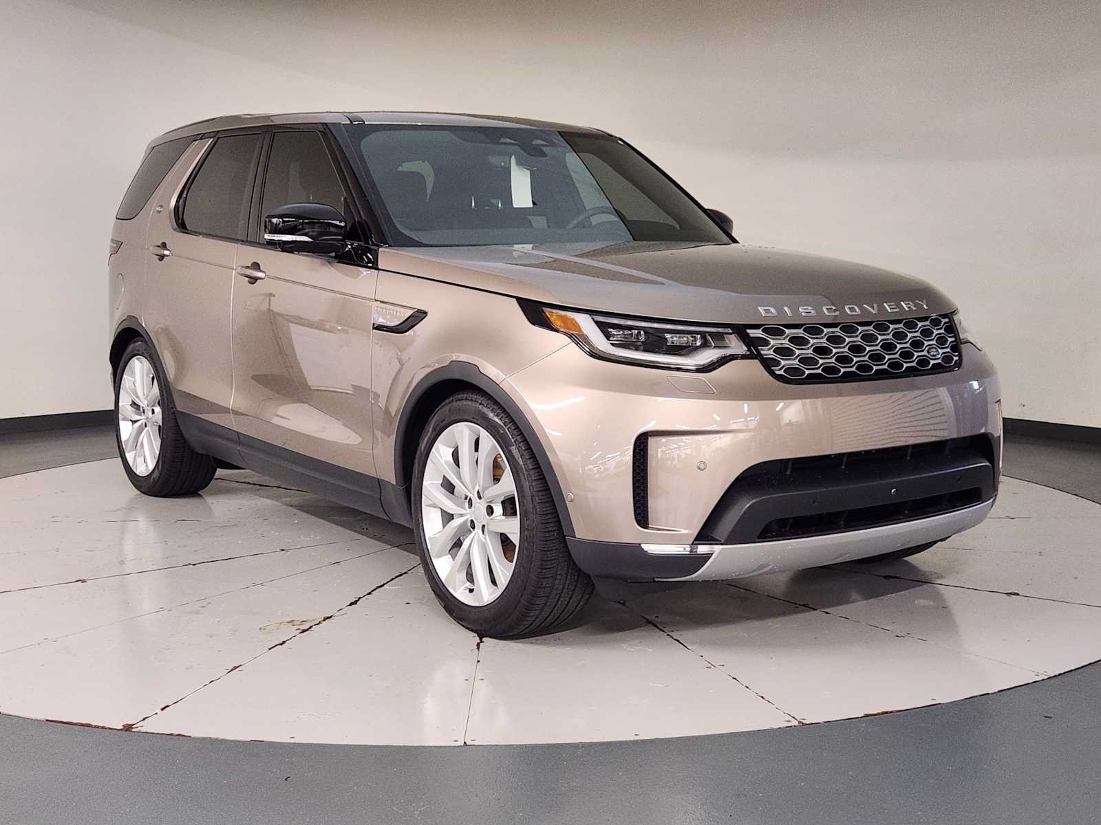 Used 2026 Land Rover Discovery S AWD/4WD image 7
