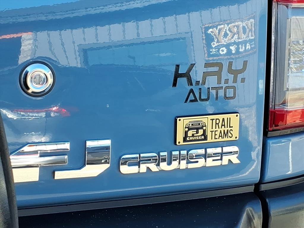 Used 2014 Toyota FJ Cruiser 4WD image 6