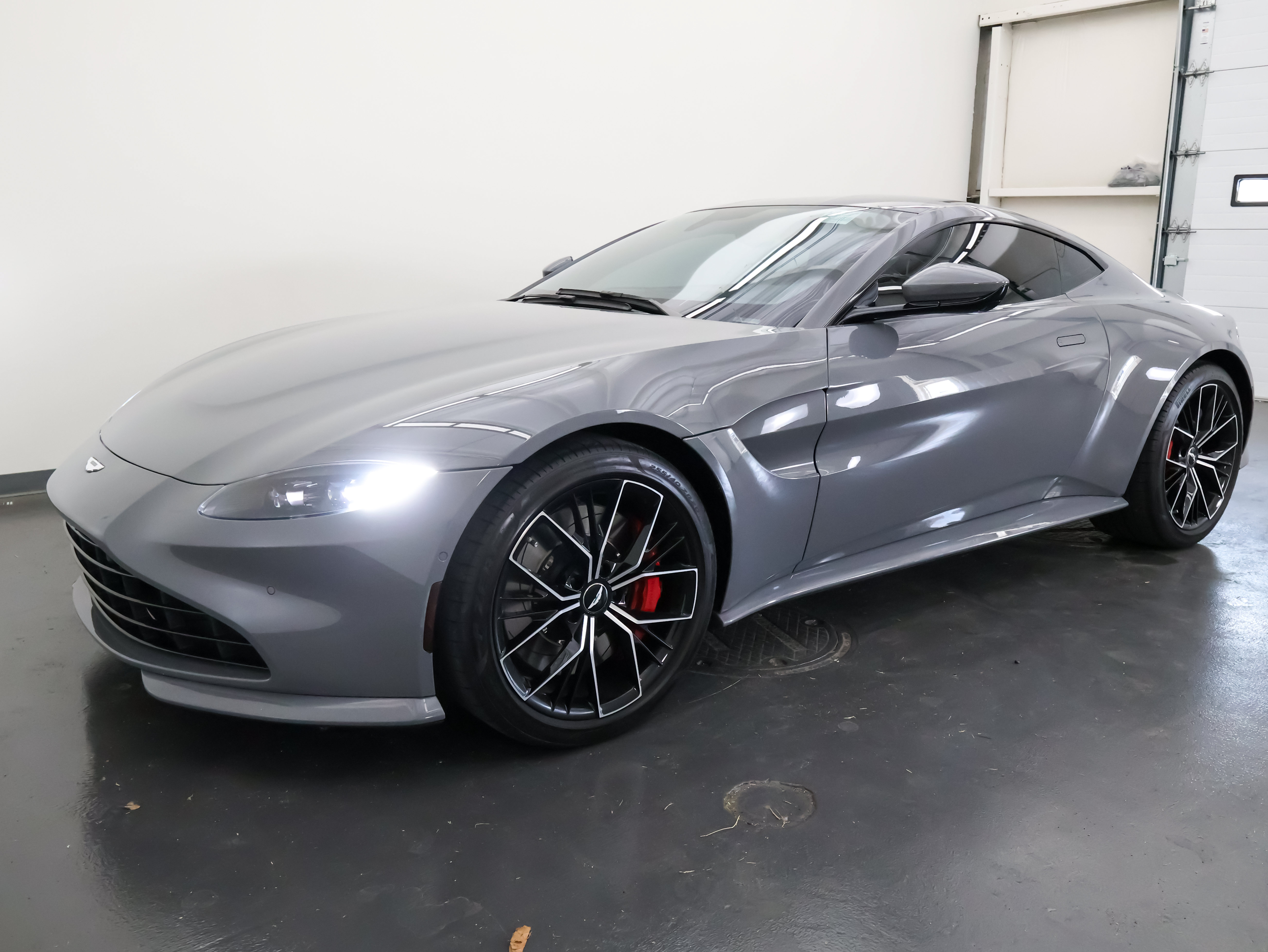 Used 2021 Aston Martin V8 Vantage Coupe RWD image 7