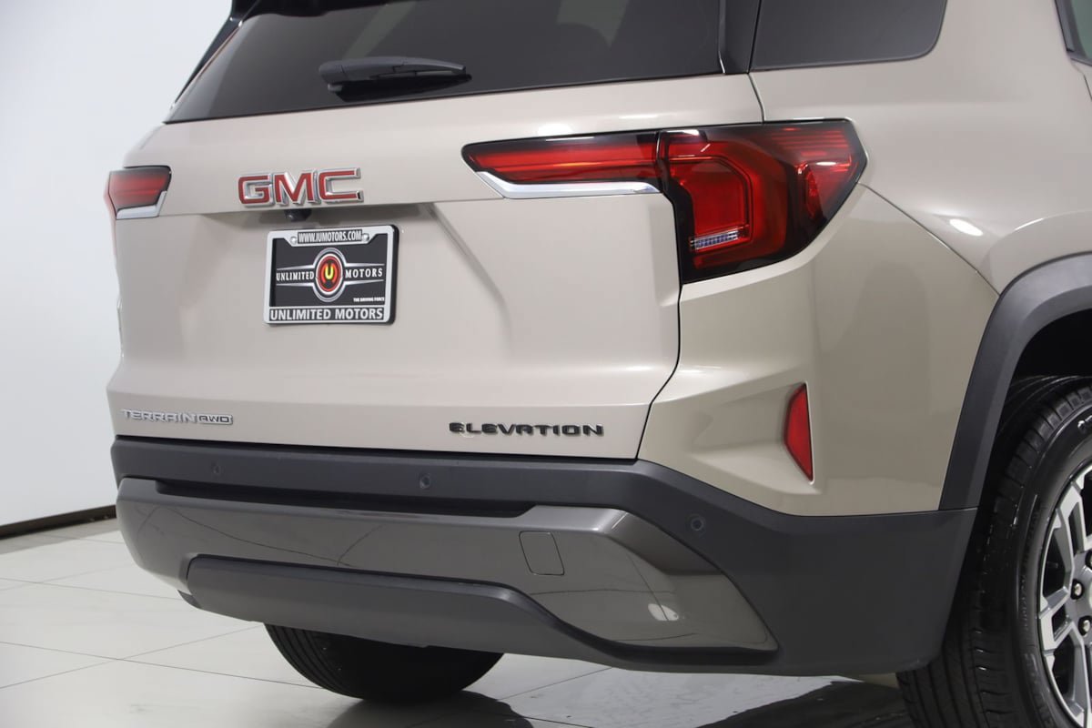 Used 2025 GMC Terrain Elevation w/ Technology Package II AWD/4WD image 40