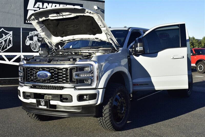 Used 2025 Ford F450 Platinum w/ FX4 Off-Road Package image 32