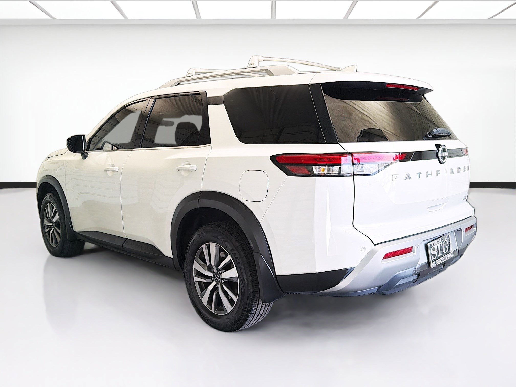 Used 2023 Nissan Pathfinder SL FWD image 6