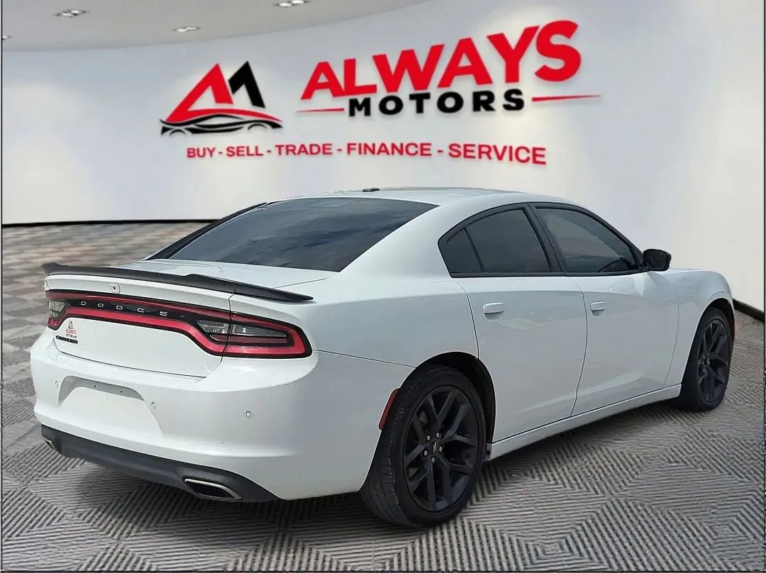 Used 2019 Dodge Charger SXT w/ Blacktop Package RWD image 5