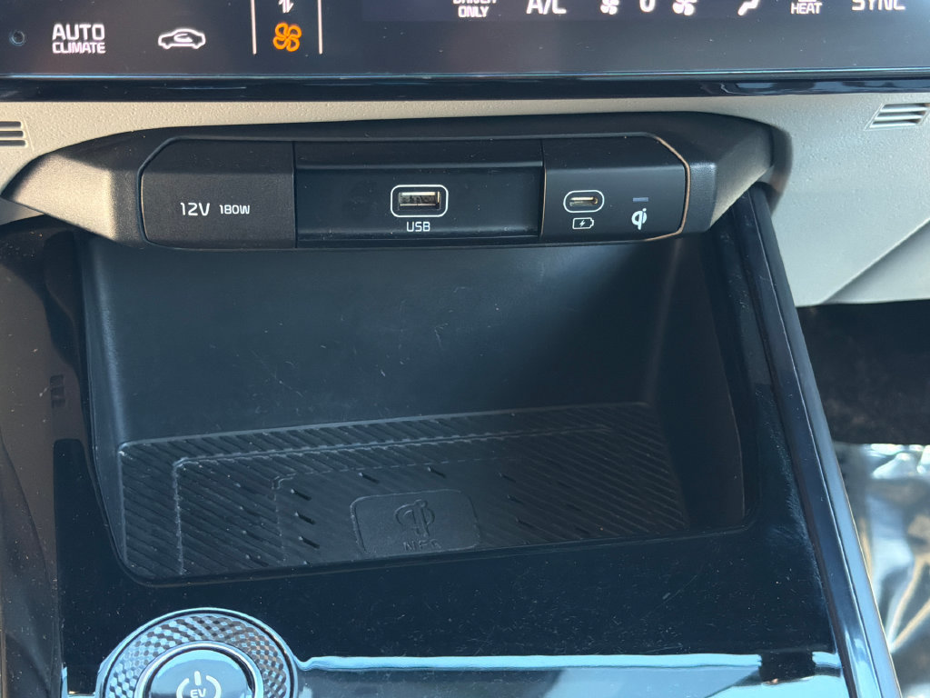 Used 2024 Kia Niro Wave w/ Wave Preserve Package FWD image 31