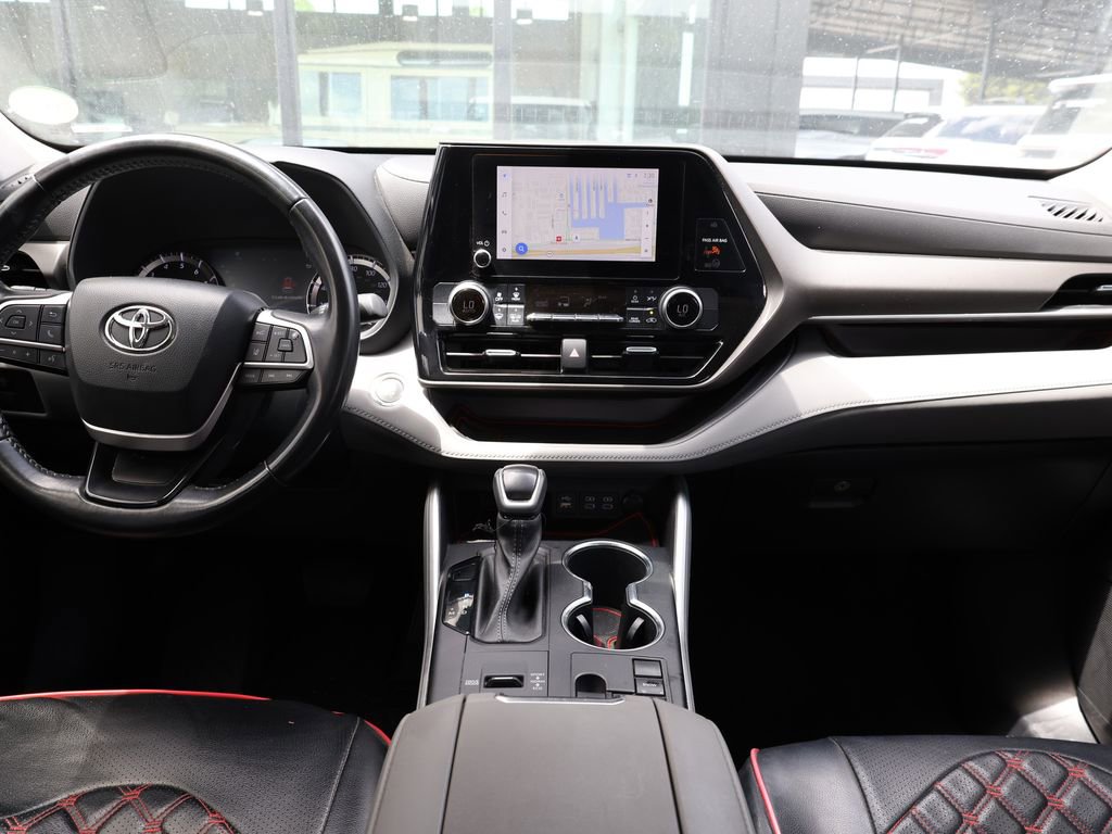 Used 2023 Toyota Highlander LE FWD image 23