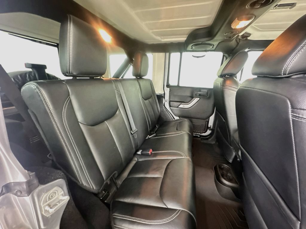 Used 2014 Jeep Wrangler Unlimited Sahara w/ Connectivity Group AWD/4WD image 24