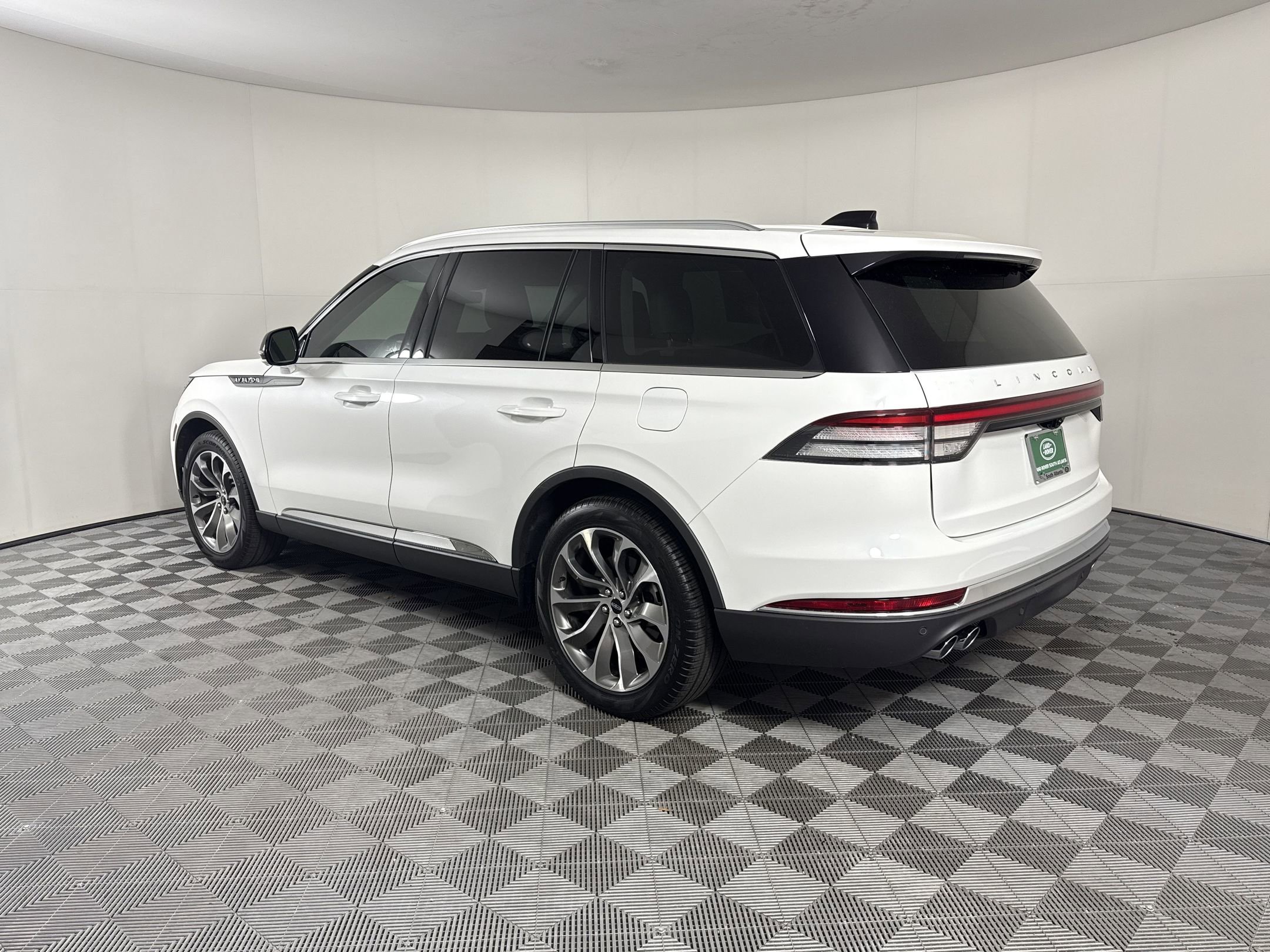 Used 2025 Lincoln Aviator Reserve w/ Illumination Package image 3