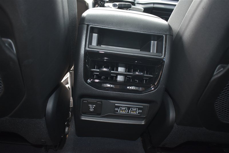Used 2023 Jeep Grand Cherokee Altitude AWD/4WD image 23