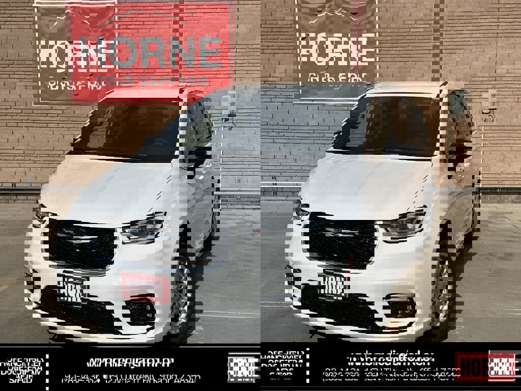 New 2026 Chrysler Pacifica Select image 1