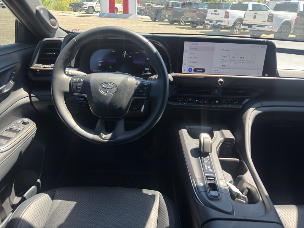 Used 2023 Toyota Crown Limited image 12