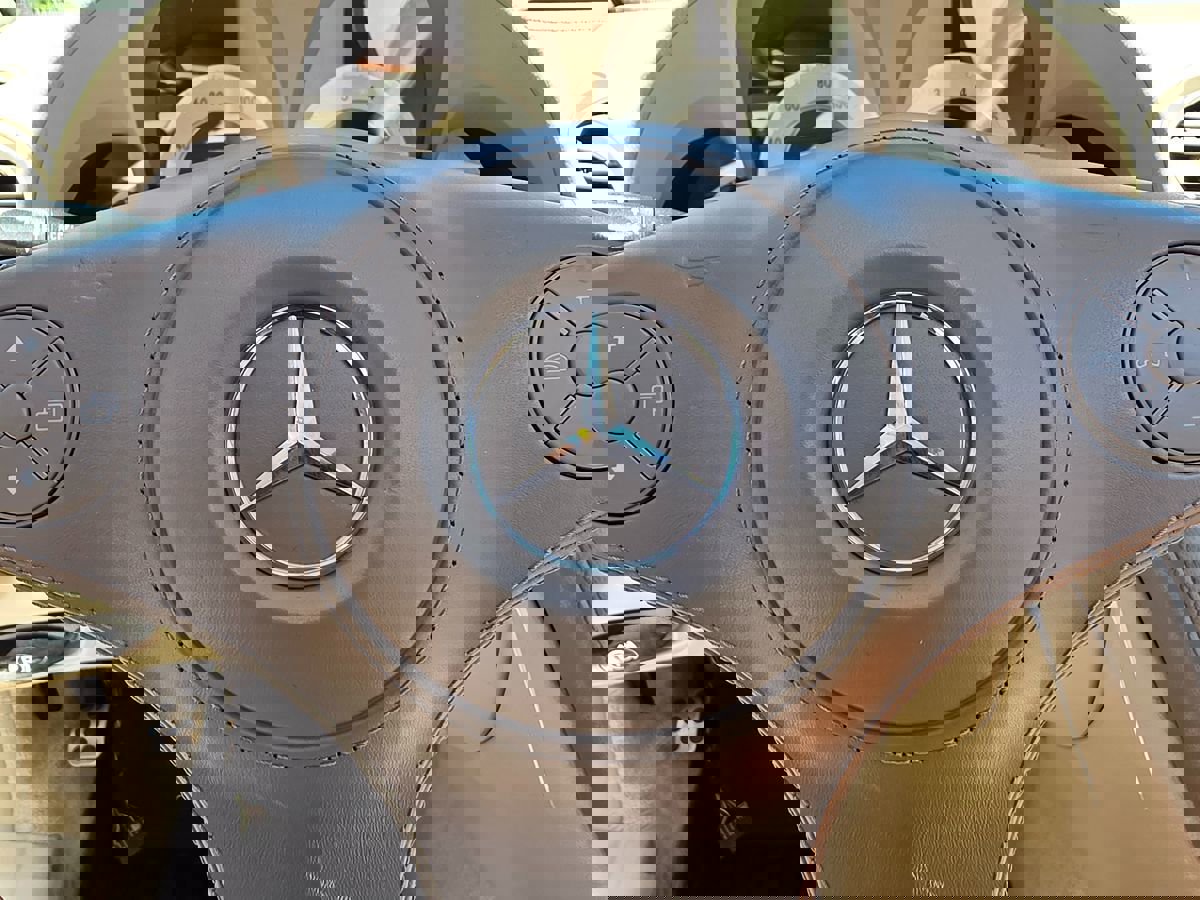 Used 2012 Mercedes-Benz SL 550 image 34