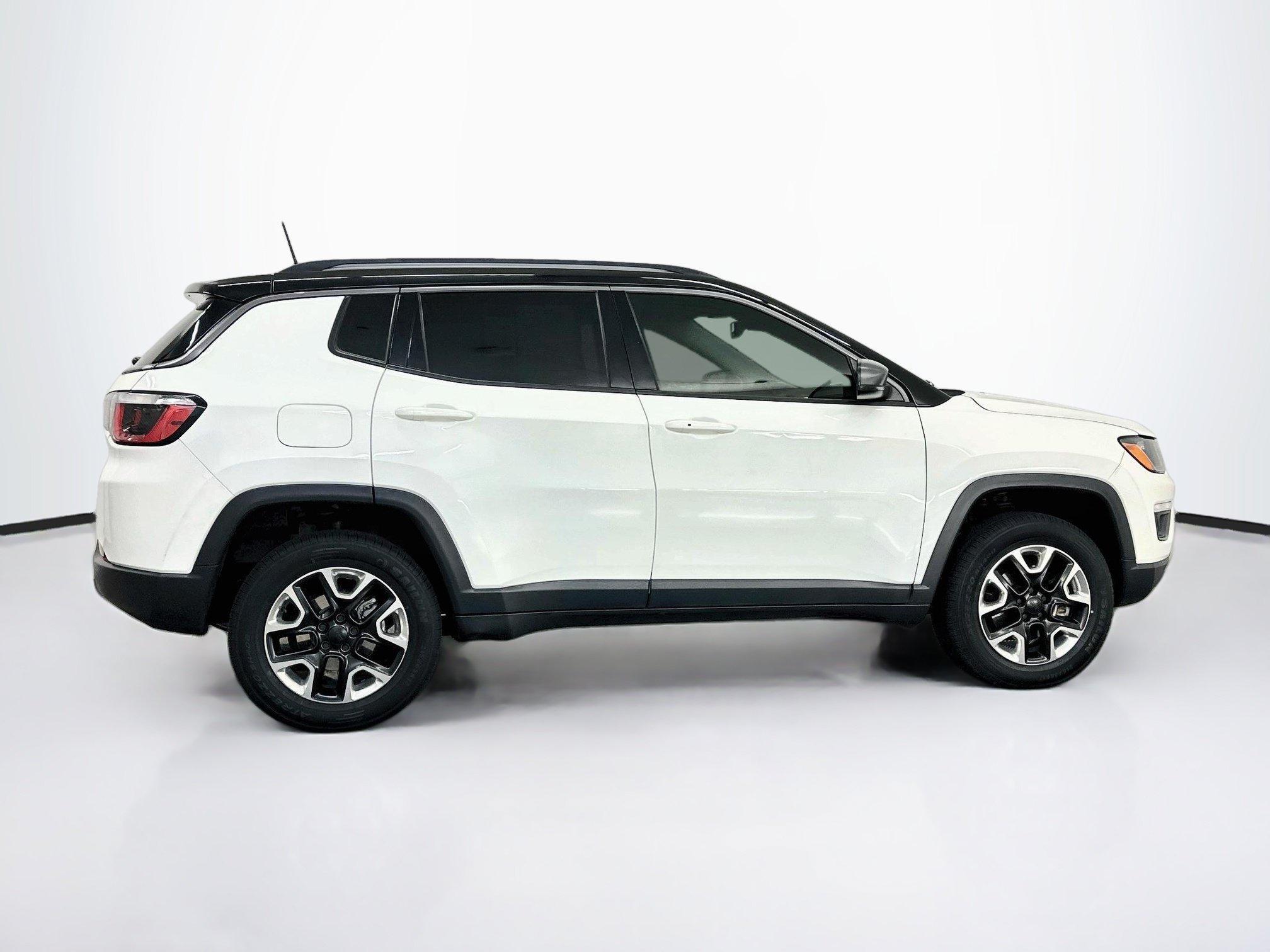 Used 2017 Jeep Compass Trailhawk w/ Leather Interior Group AWD/4WD image 10