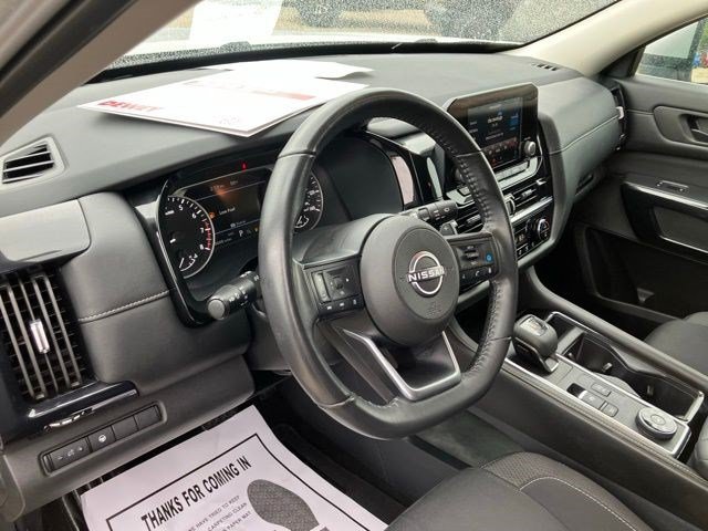 Used 2024 Nissan Pathfinder SV AWD/4WD image 14