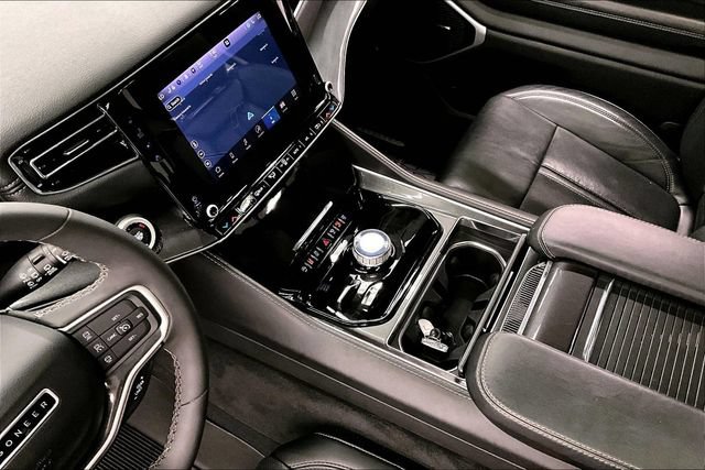Used 2023 Jeep Wagoneer 4WD w/ Premium Group I image 16