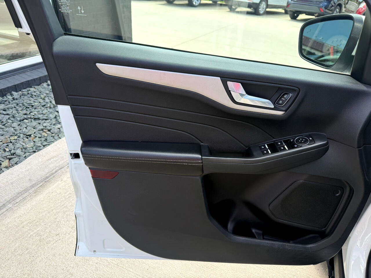 Used 2021 Ford Escape SE image 11