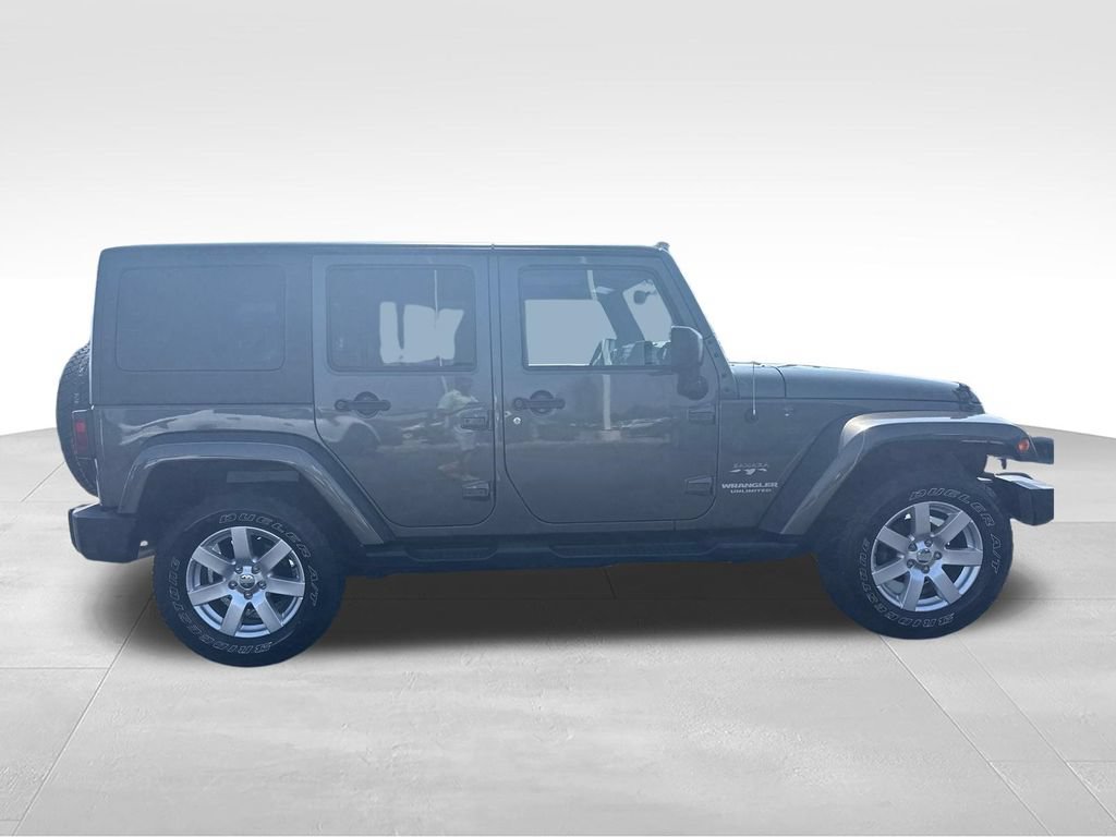 Used 2017 Jeep Wrangler Unlimited Sahara w/ Dual Top Group AWD/4WD image 15