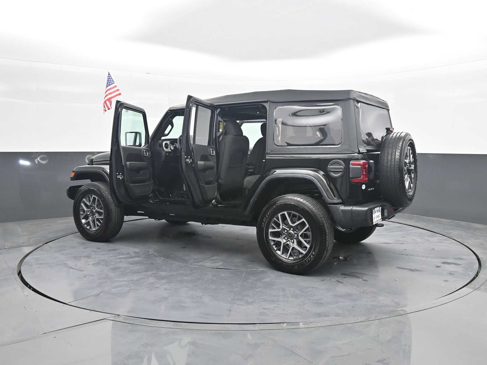 Used 2025 Jeep Wrangler Unlimited Sahara AWD/4WD image 43