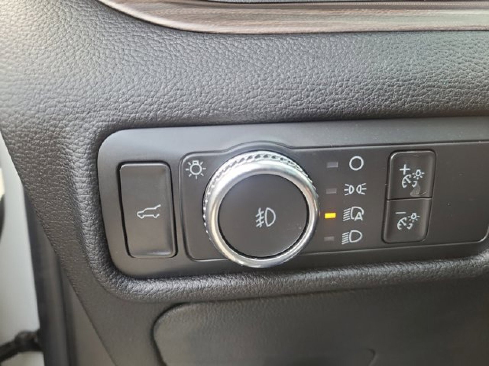 Used 2022 Ford Explorer Limited w/ Equipment Group 301A AWD/4WD image 28