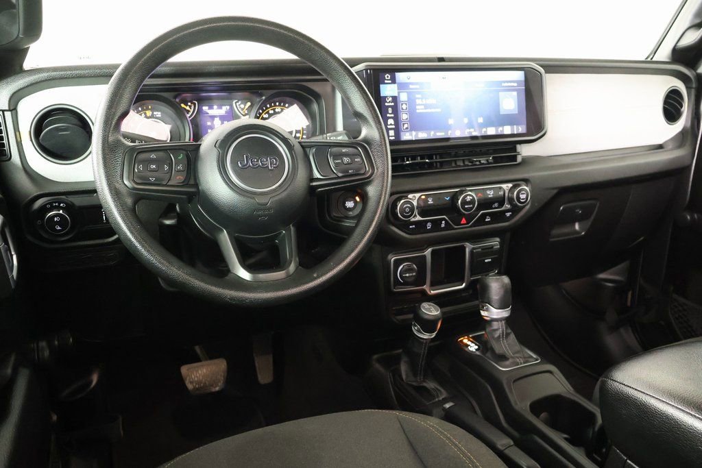 Used 2024 Jeep Gladiator Sport image 2