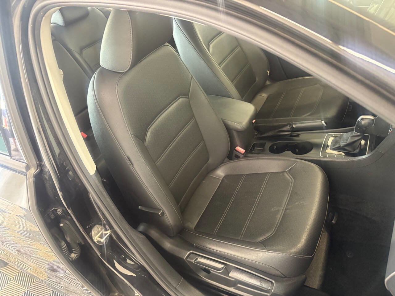 Used 2015 Volkswagen Passat 1.8T Wolfsburg Edition image 18