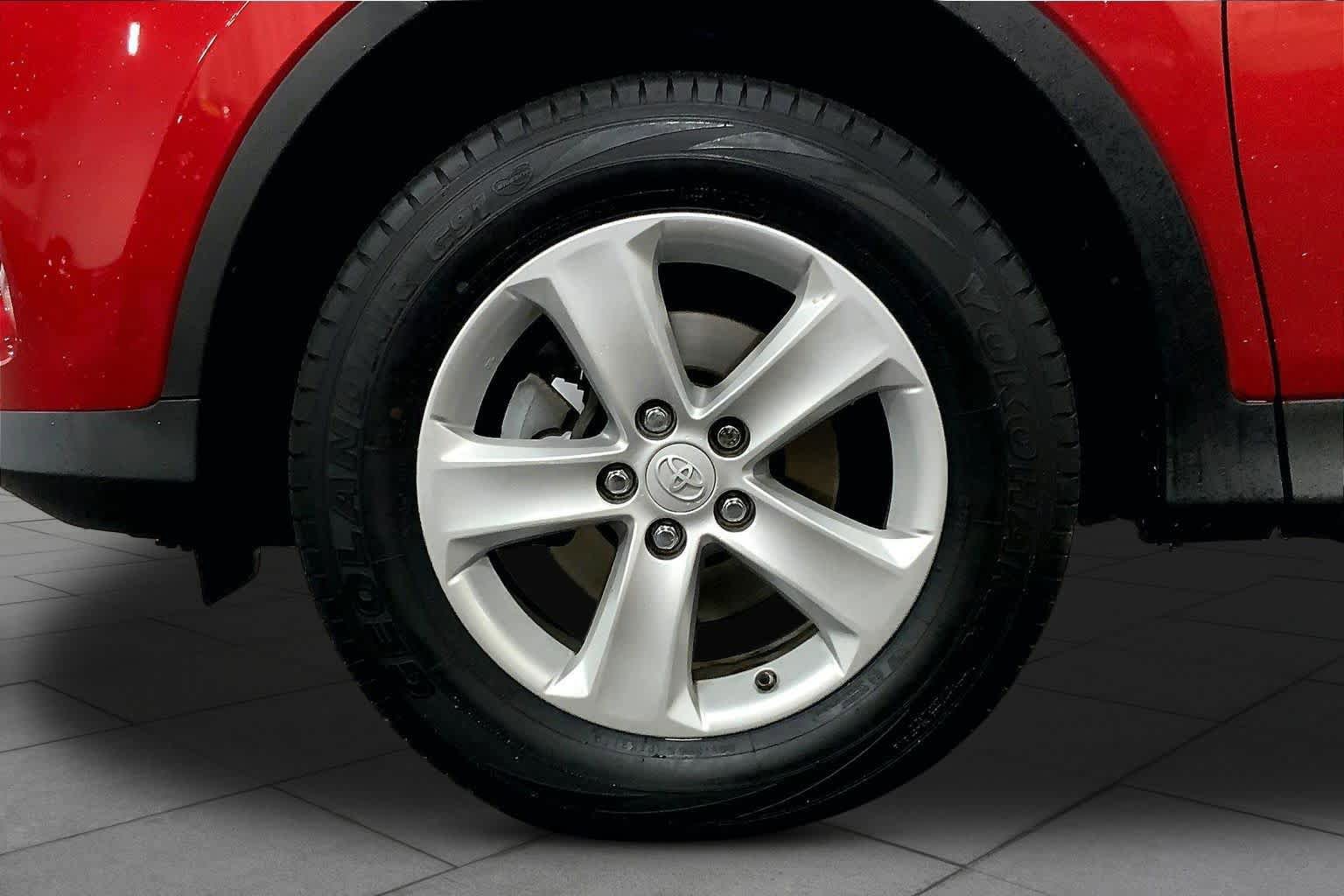 Used 2013 Toyota RAV4 XLE AWD/4WD image 11