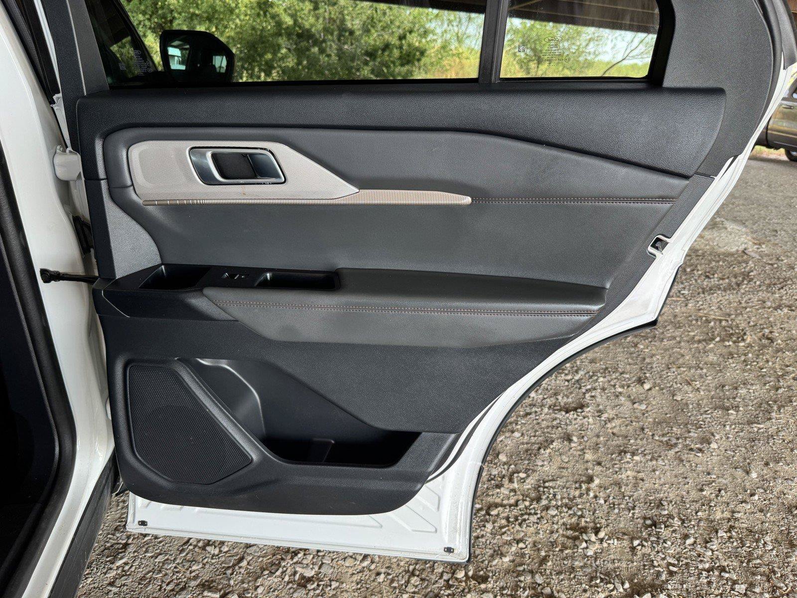 Used 2025 Ford Explorer Active RWD image 38