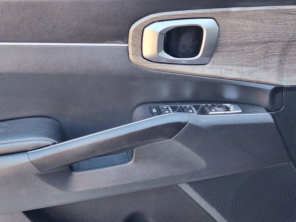 Certified 2023 Kia Sorento EX w/ Panoramic Sunroof Package image 22