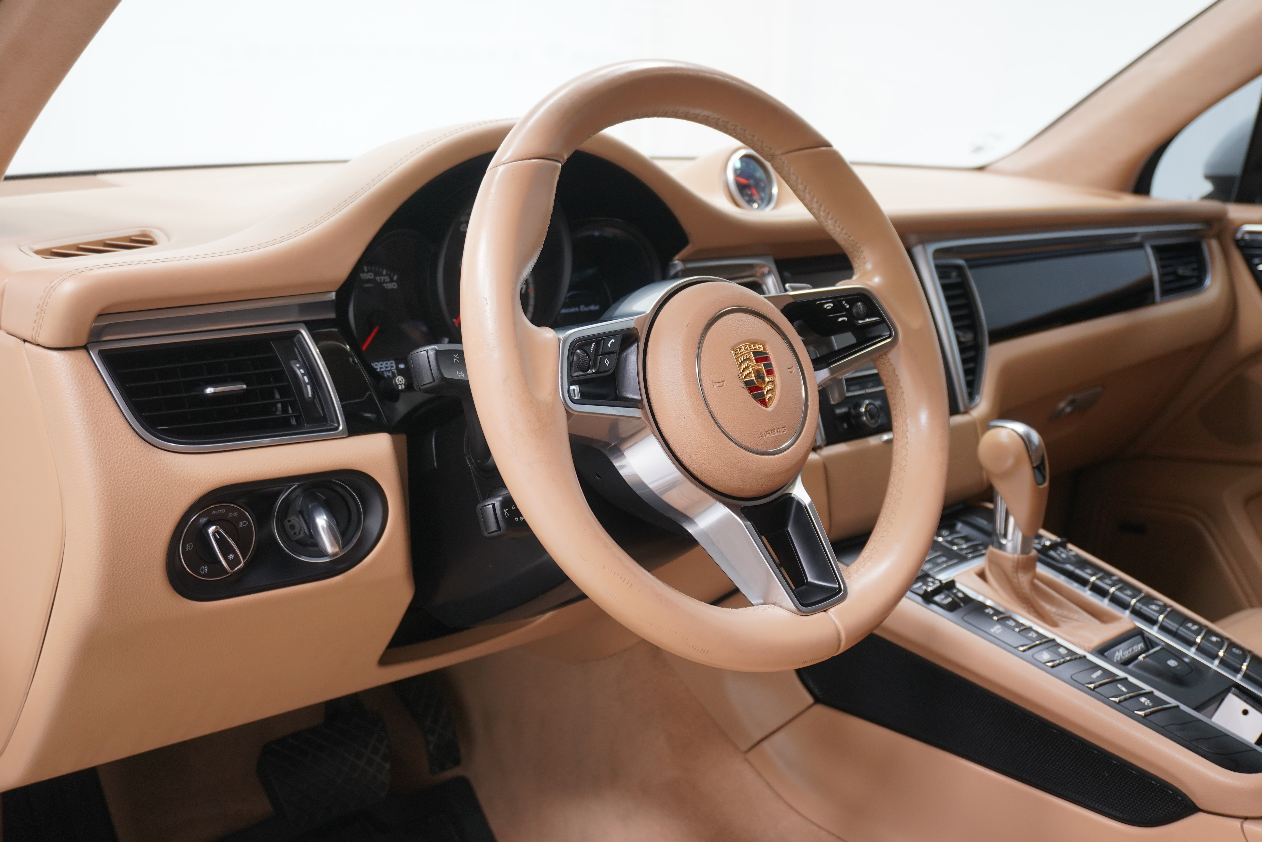 Used 2015 Porsche Macan Turbo image 9