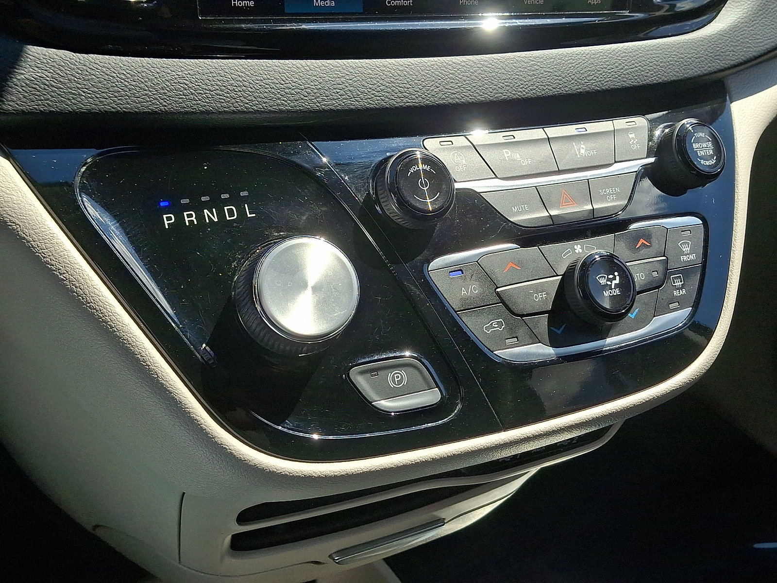 Used 2023 Chrysler Pacifica Touring-L FWD image 15