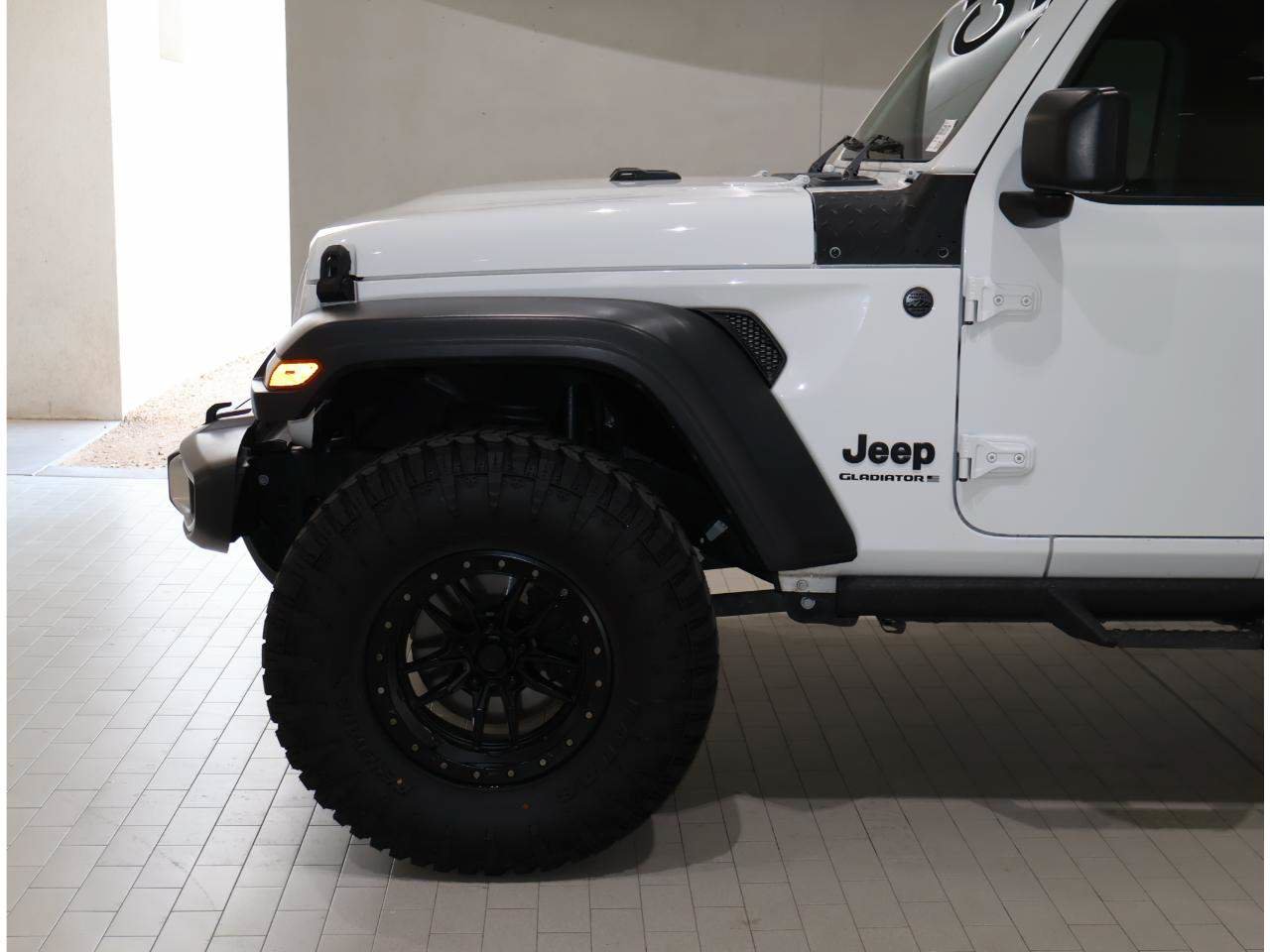 Used 2023 Jeep Gladiator Sport AWD/4WD image 4