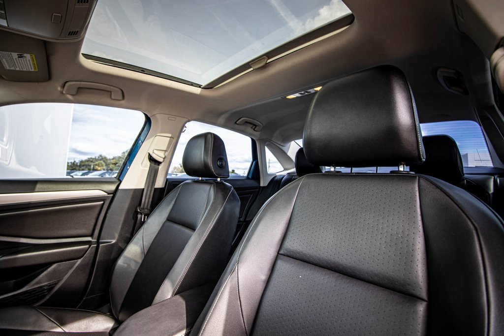 Used 2019 Volkswagen Jetta SE image 2