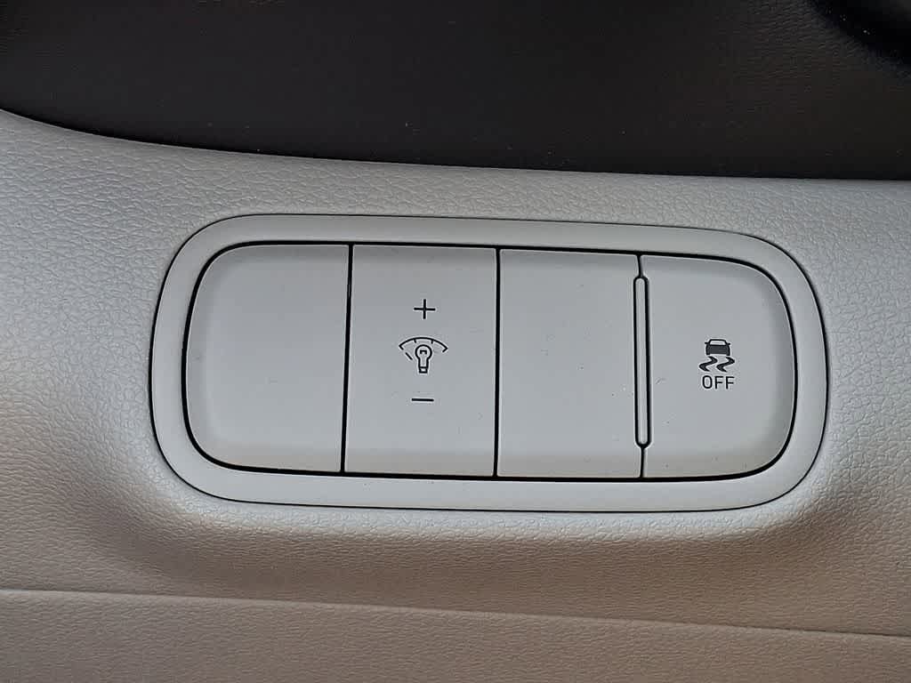 Used 2025 Hyundai Venue SEL image 23