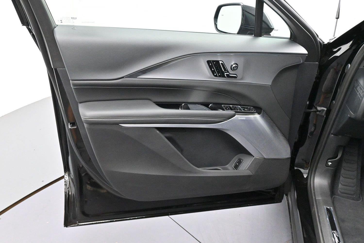 New 2027 Cadillac Lyriq Signature Sport AWD/4WD image 12