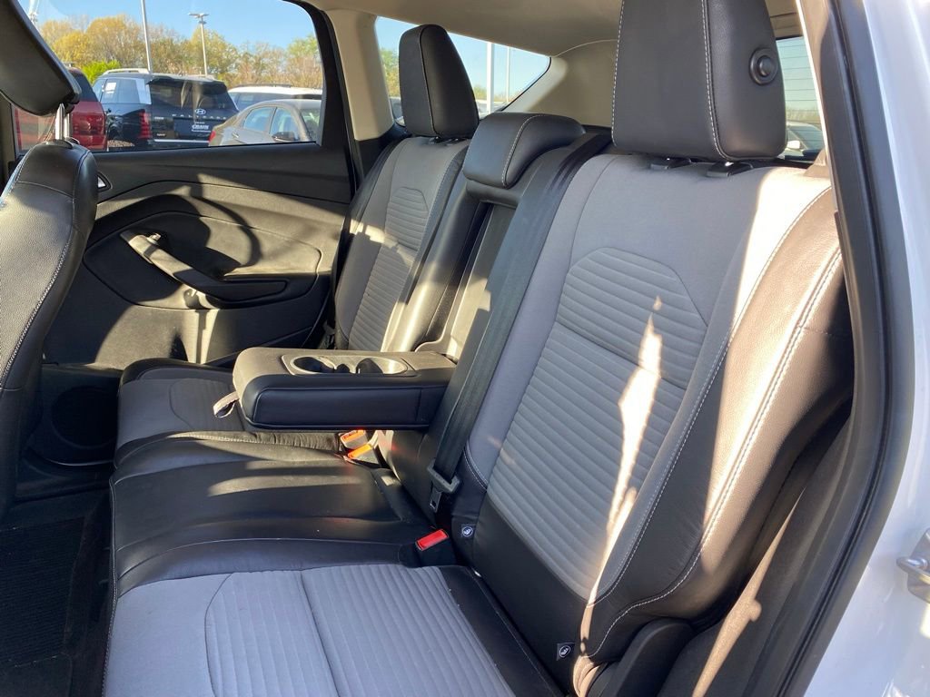 Used 2018 Ford Escape SE w/ SE Sport Appearance Package image 17