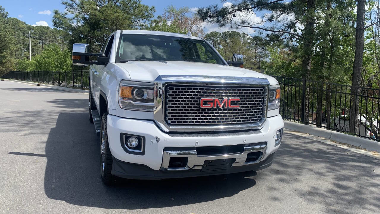 Used 2015 GMC Sierra 2500 Denali w/ Duramax Plus Package AWD/4WD image 18