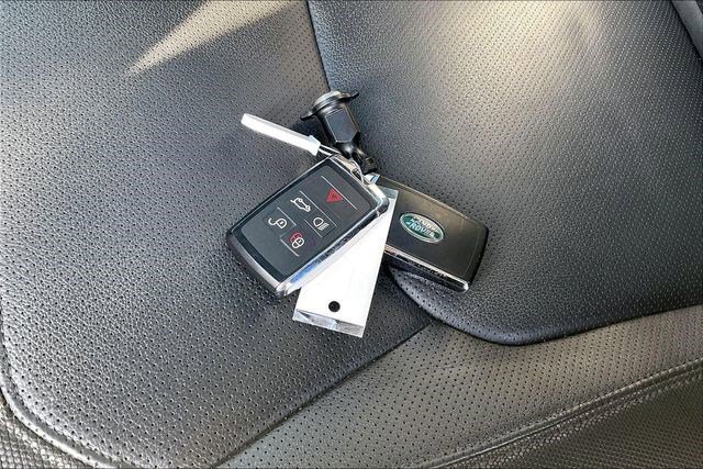 Used 2024 Land Rover Defender 110 X-Dynamic SE image 12