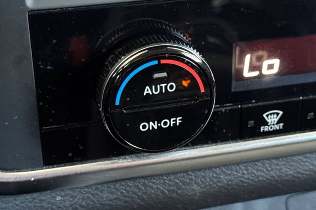 Used 2024 Nissan Rogue SV AWD/4WD image 29