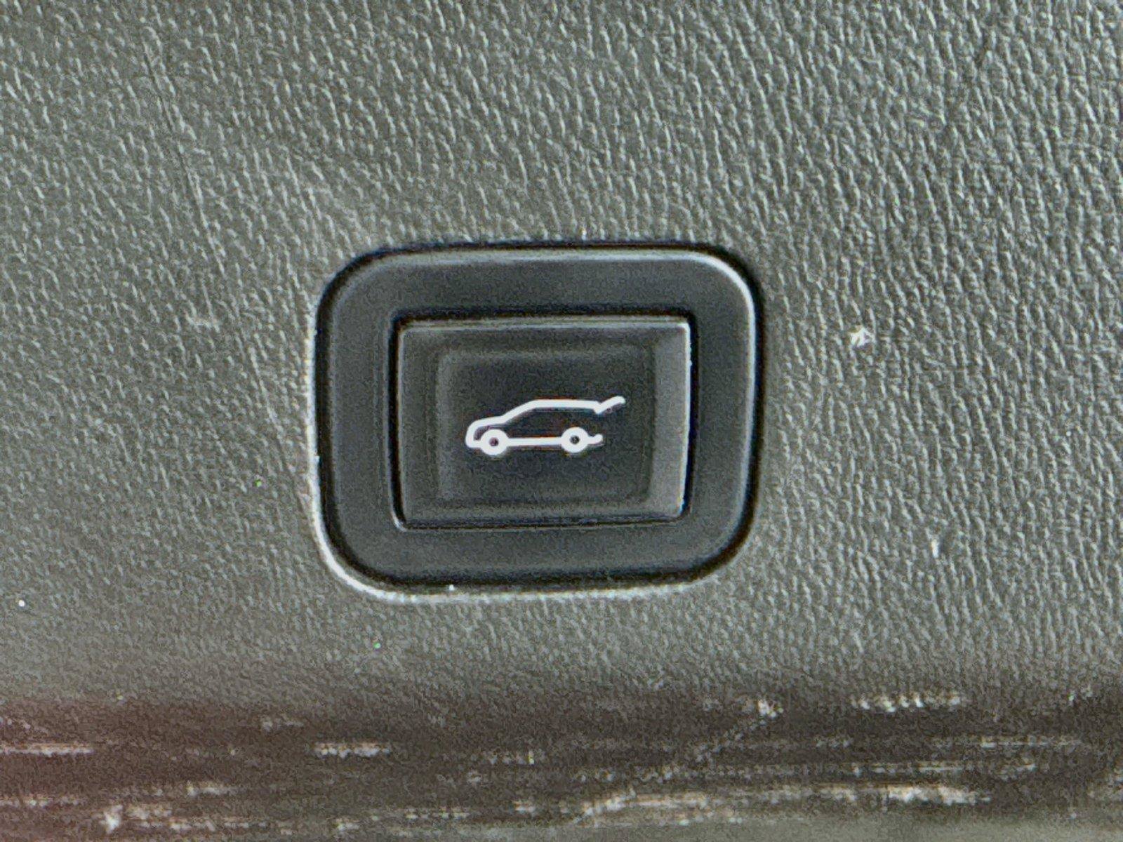 Used 2023 Cadillac Escalade Luxury RWD image 32