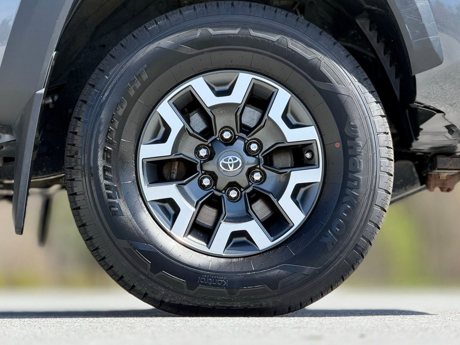 Used 2019 Toyota Tacoma TRD Off-Road w/ Technology Package image 20