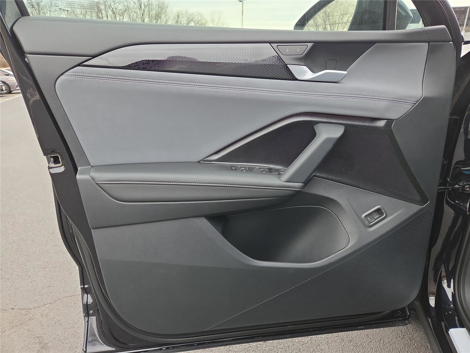 New 2026 Volkswagen Tiguan SE image 12