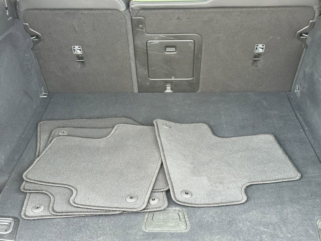 Used 2025 Volvo XC60 B5 Plus image 32