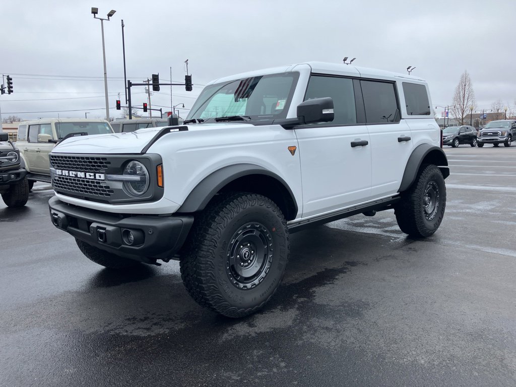 Used 2025 Ford Bronco Badlands AWD/4WD image 3