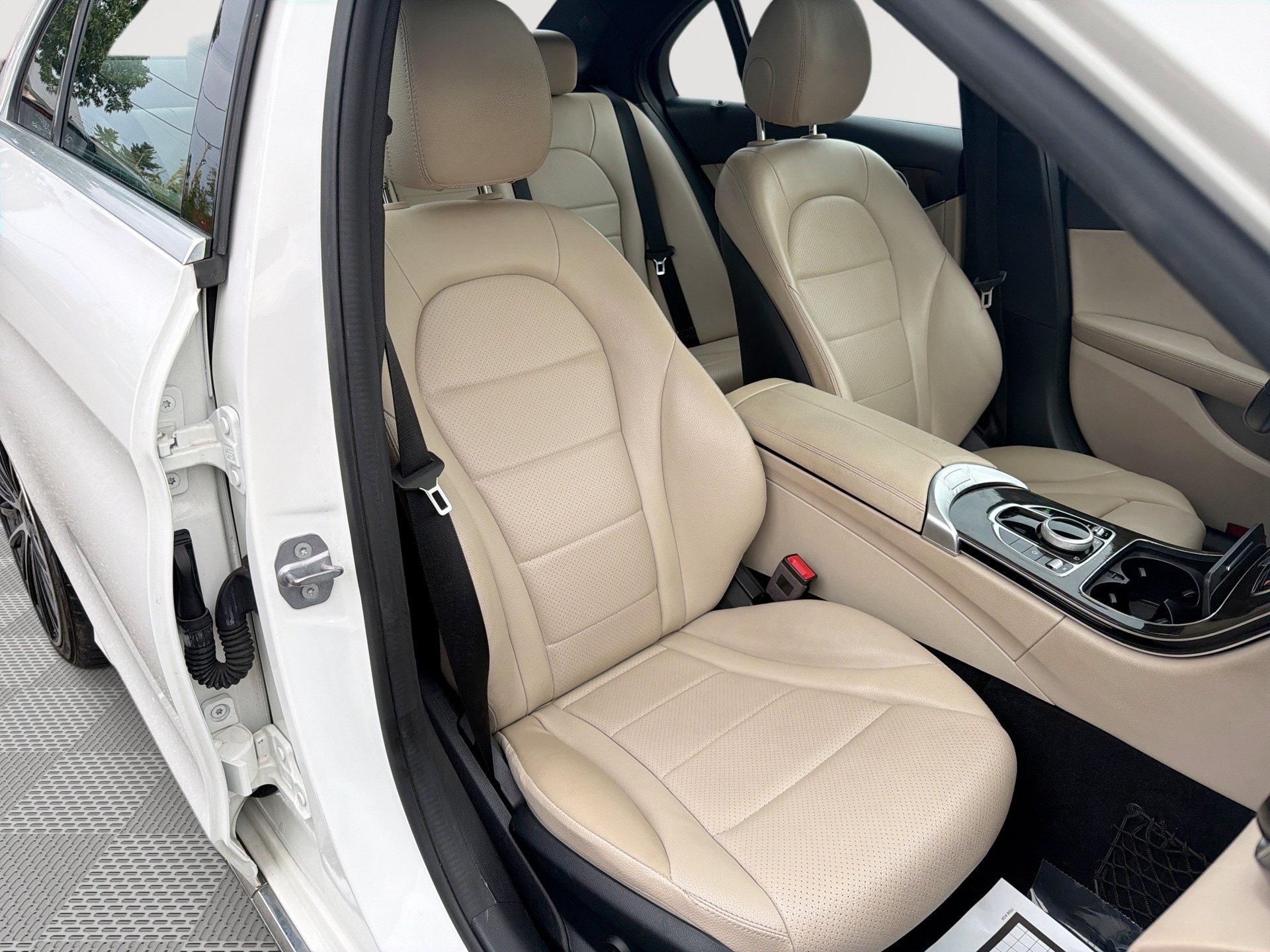 Used 2019 Mercedes-Benz C 300 Sedan image 27
